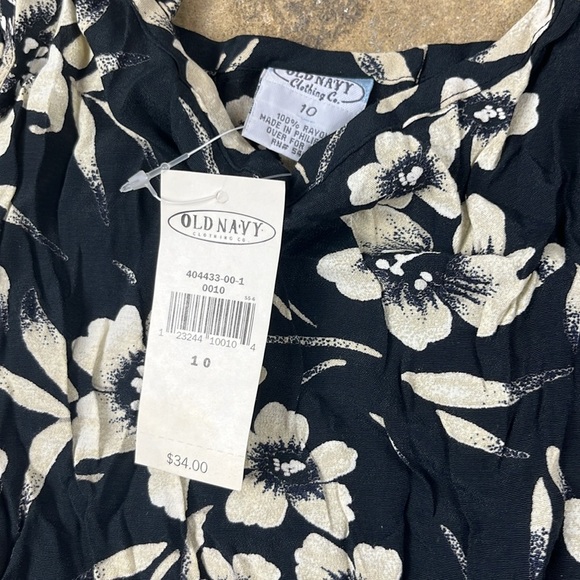 Vintage Old Navy Black and Cream Floral Maxi Dress with side slits NWT
SIZE: 10 - Picture 2 of 6